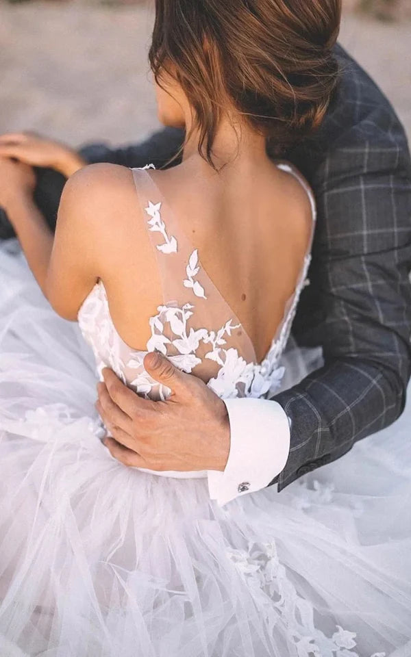 Buyishang A-Line V-neck Lace Tulle Sleeveless Wedding Dress with Appliques