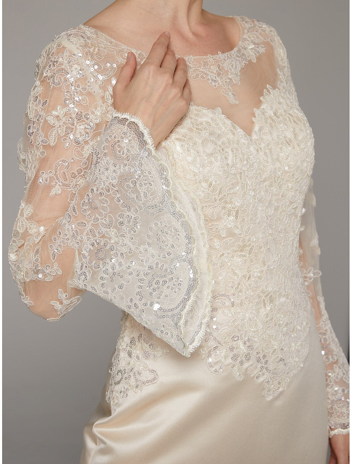 Buyishang Sheath / Column Dress Mother of the Bride Dress Elegant Vintage Luxurious Jewel Neck Knee Length Satin Lace Long Sleeve with Appliques