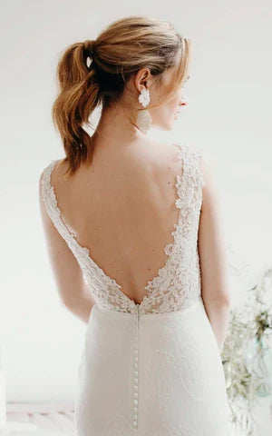 Buyishang Lace Sleeveless Elegant Mermaid Plunging V-neck Bridal Gown With Deep V-back And Buttons