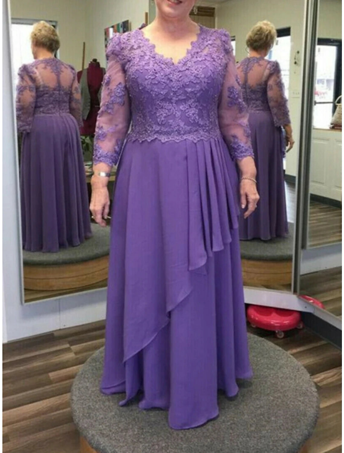 Mother of the Bride Dresses Plus Size Curve Hide Belly Wedding Guest Party Vintage Elegant V Neck Floor Length Chiffon Lace Long Sleeve with Pleats Solid Color