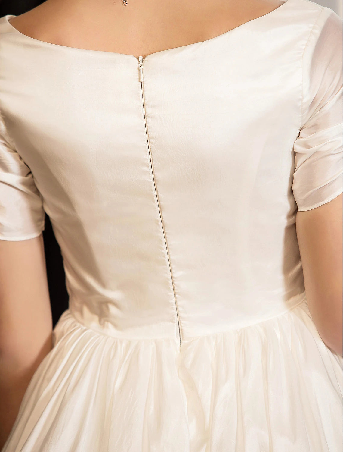 Buyishang Simple Wedding Dresses A-Line V Neck Sleeveless Sweep / Brush Train Satin Bridal Gowns With Pocket dress to impress