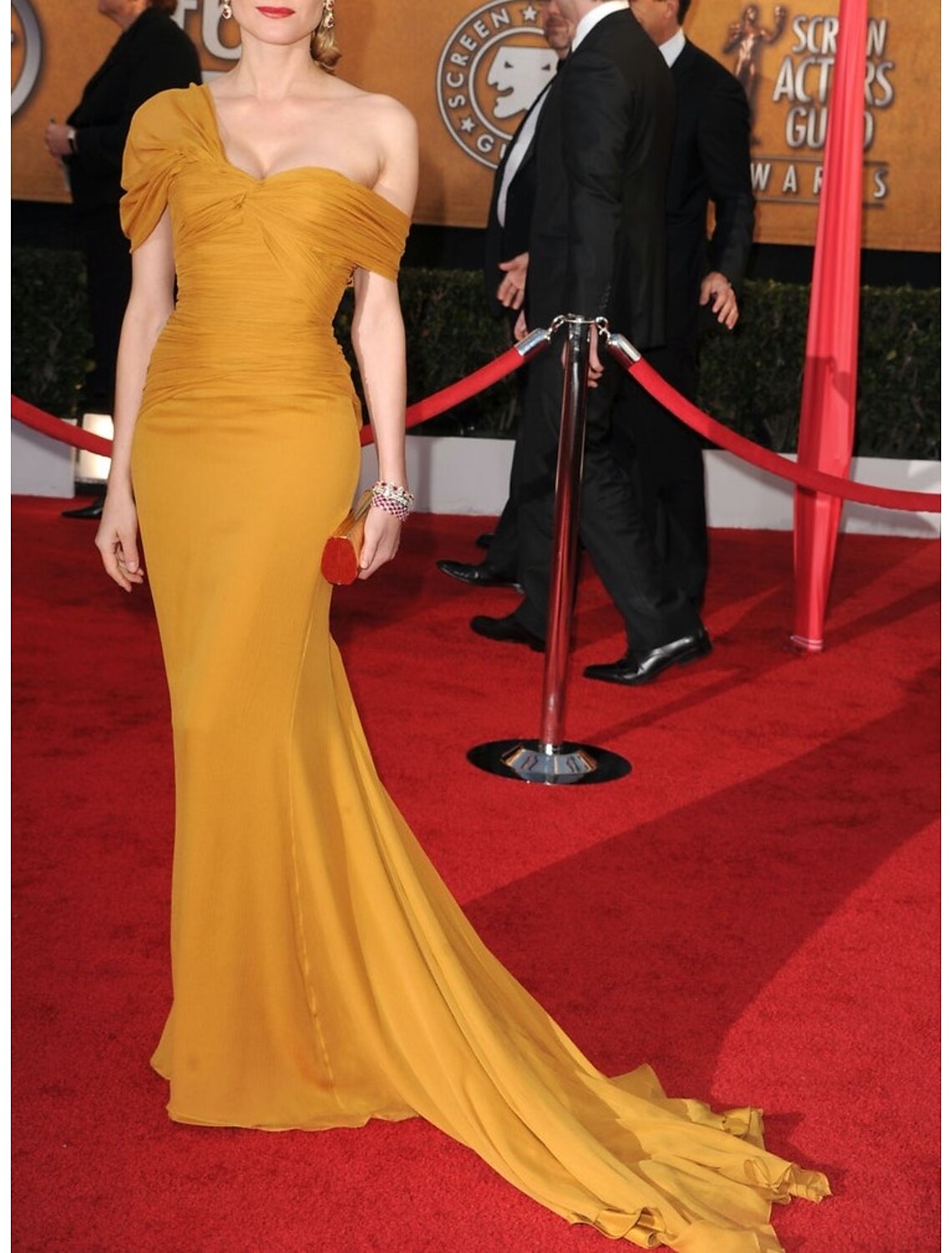 Mermaid / Trumpet Evening Gown Celebrity Style Dress Prom Formal Evening Sweep / Brush Train Short Sleeve One Shoulder Chiffon with Ruched