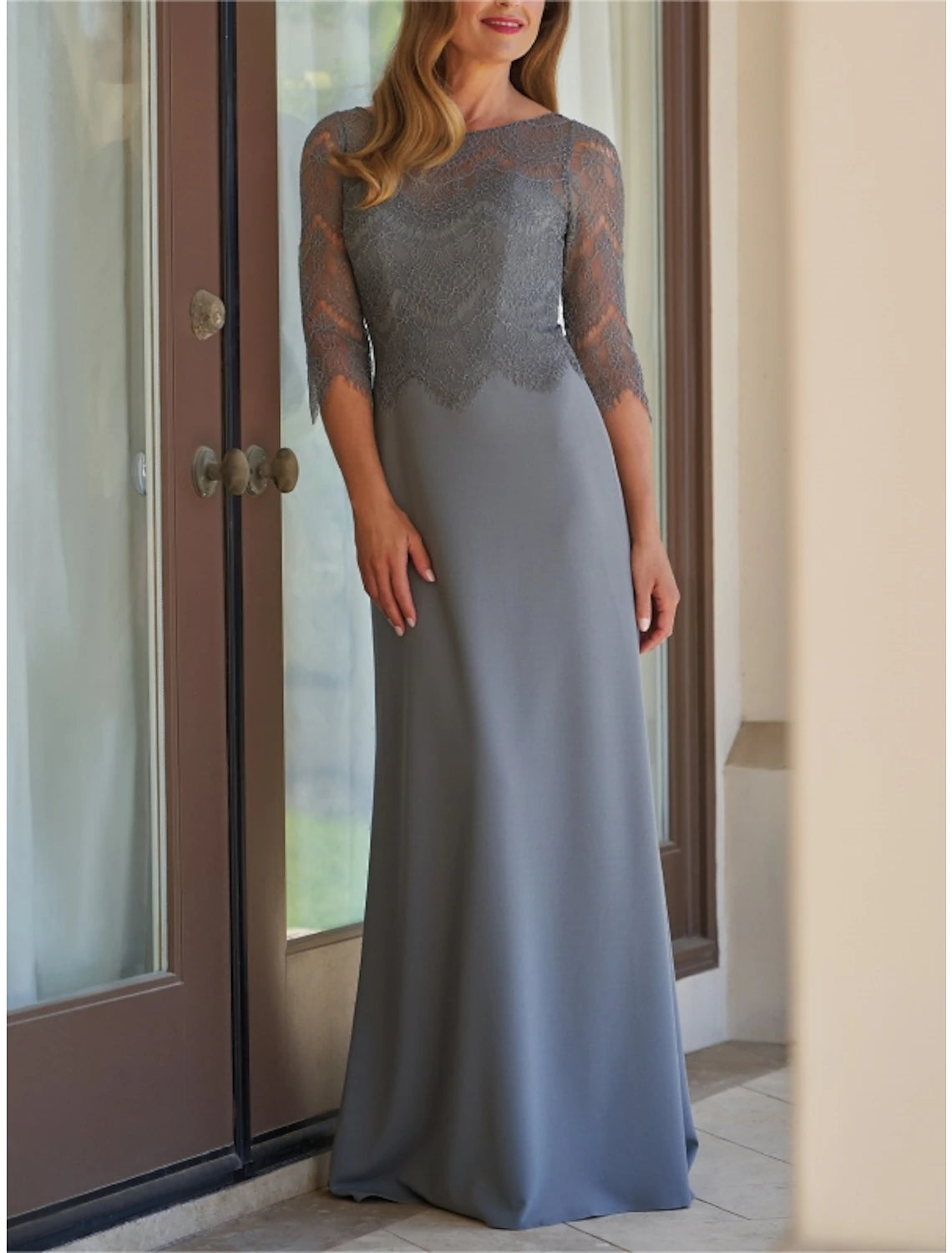 Sheath / Column Mother of the Bride Dress Formal Party Elegant Scoop Neck Sweep / Brush Train Chiffon Half Sleeve with Lace Solid Color