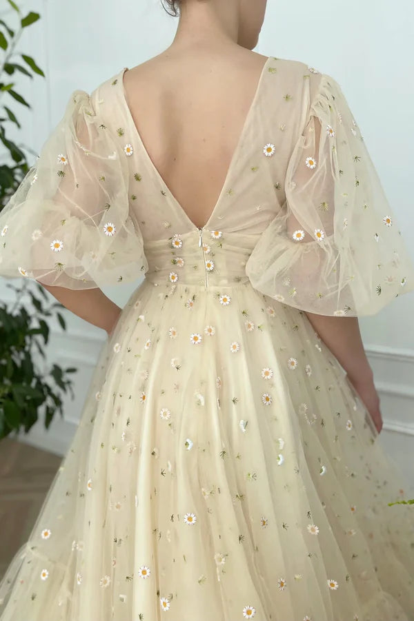 Champagne V-Neck Lace Short Prom Dress Cute Puff Sleeves Party Dress with