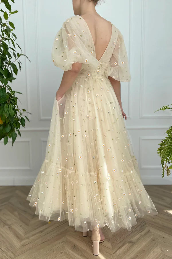 Champagne V-Neck Lace Short Prom Dress Cute Puff Sleeves Party Dress with