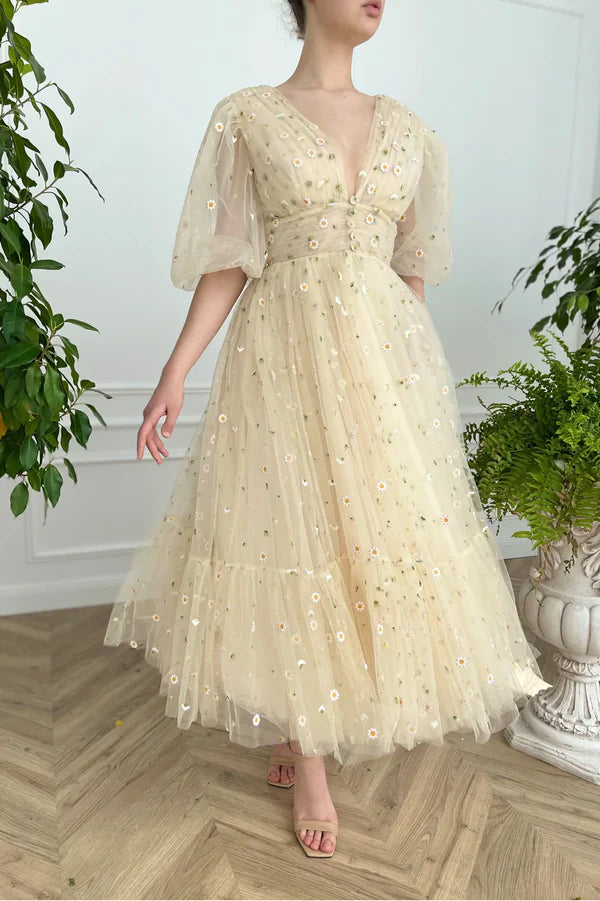 Champagne V-Neck Lace Short Prom Dress Cute Puff Sleeves Party Dress with