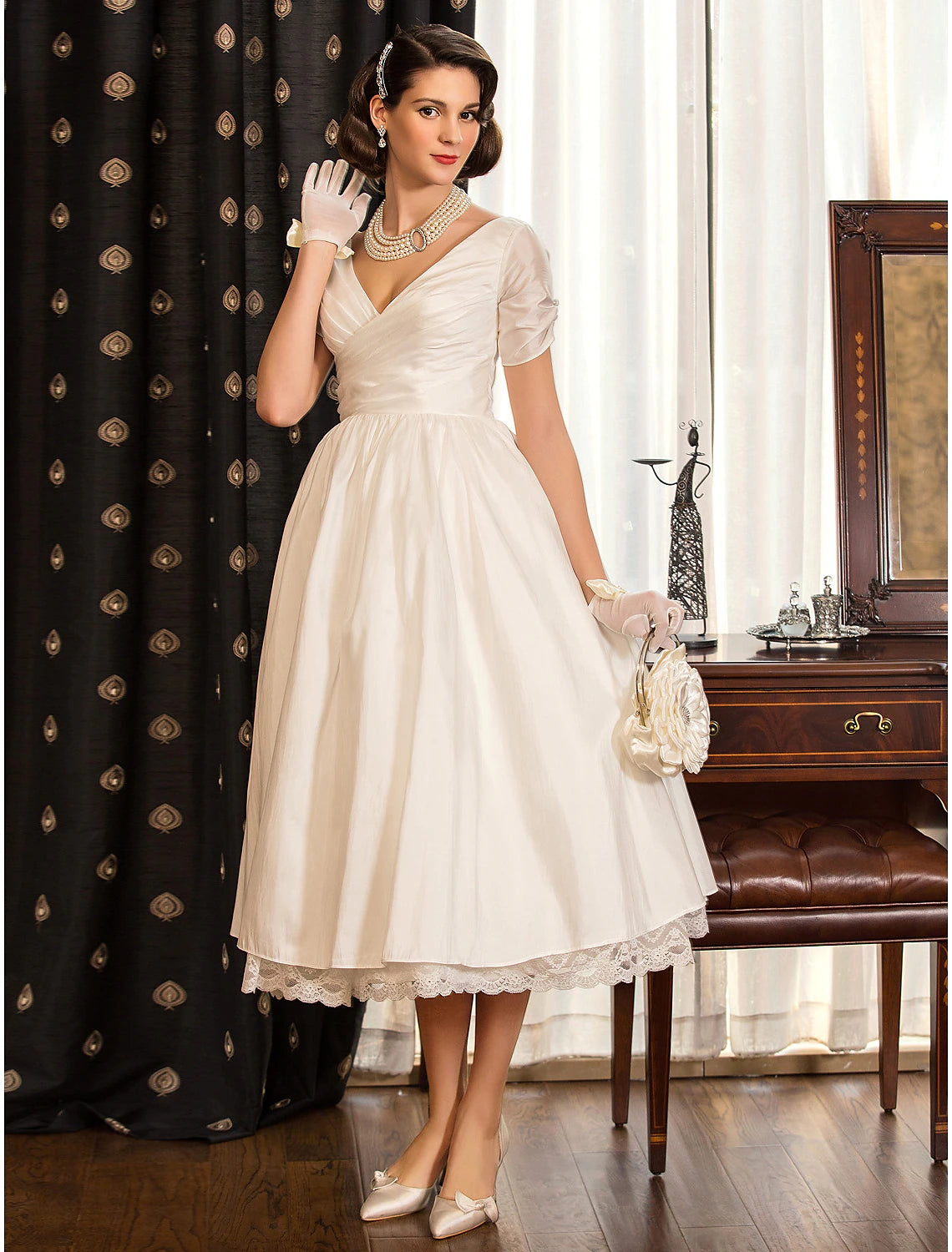 Buyishang Simple Wedding Dresses A-Line V Neck Sleeveless Sweep / Brush Train Satin Bridal Gowns With Pocket dress to impress