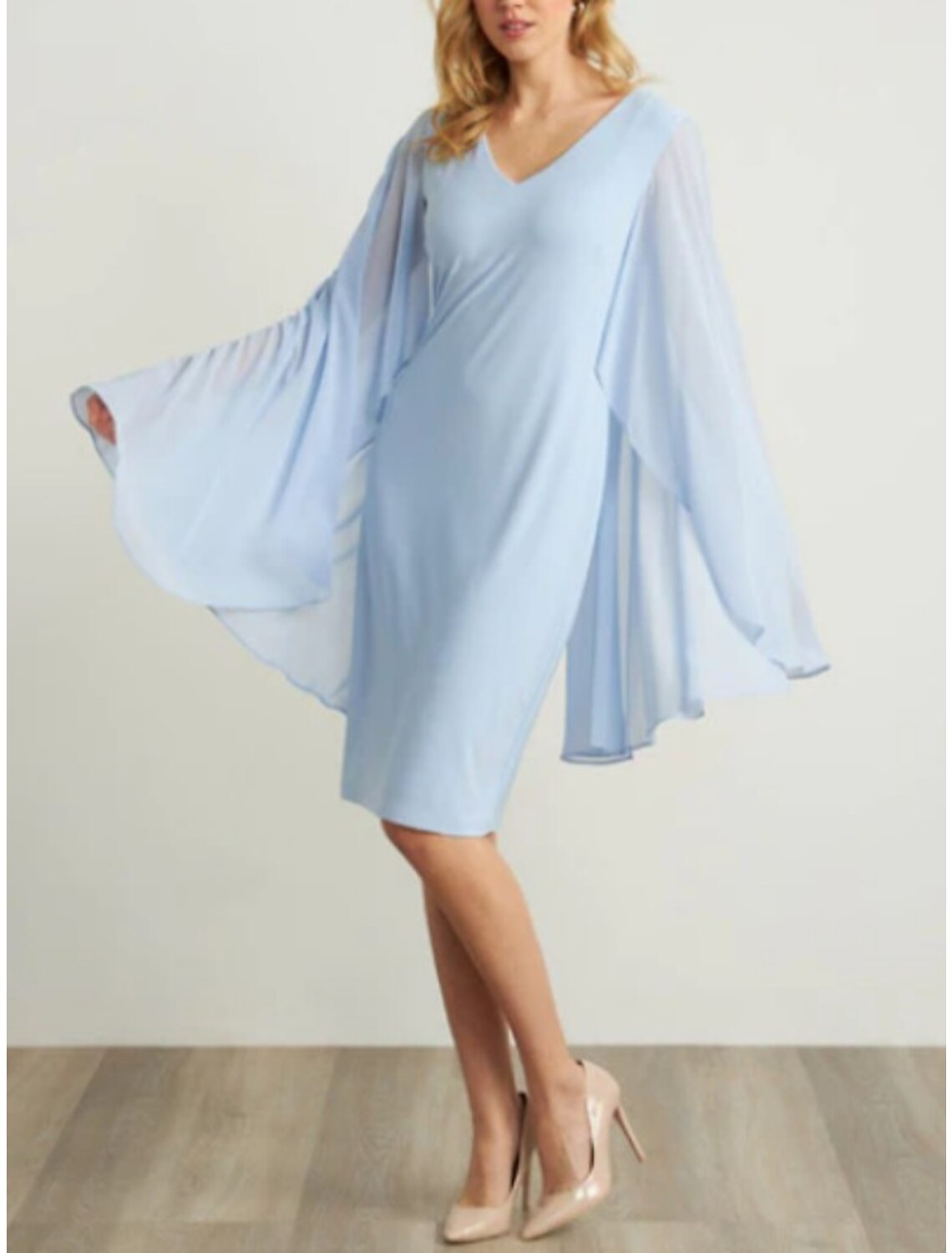 Sheath / Column Mother of the Bride Dress Simple Petite V Neck Knee Length Chiffon Long Sleeve with Solid Color