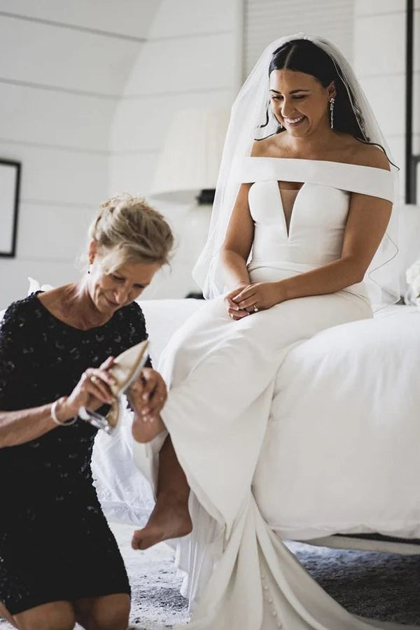 Buyishang Mermaid Off the Shoulder Lace-Up Satin Wedding Dresses