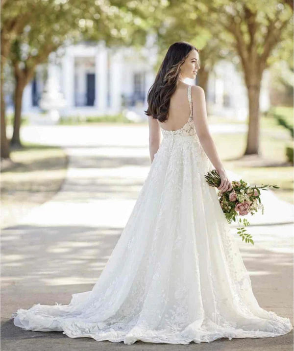 Buyishang Gorgeous Ball Gown Scoop Neck Open Back Lace Wedding Dresses