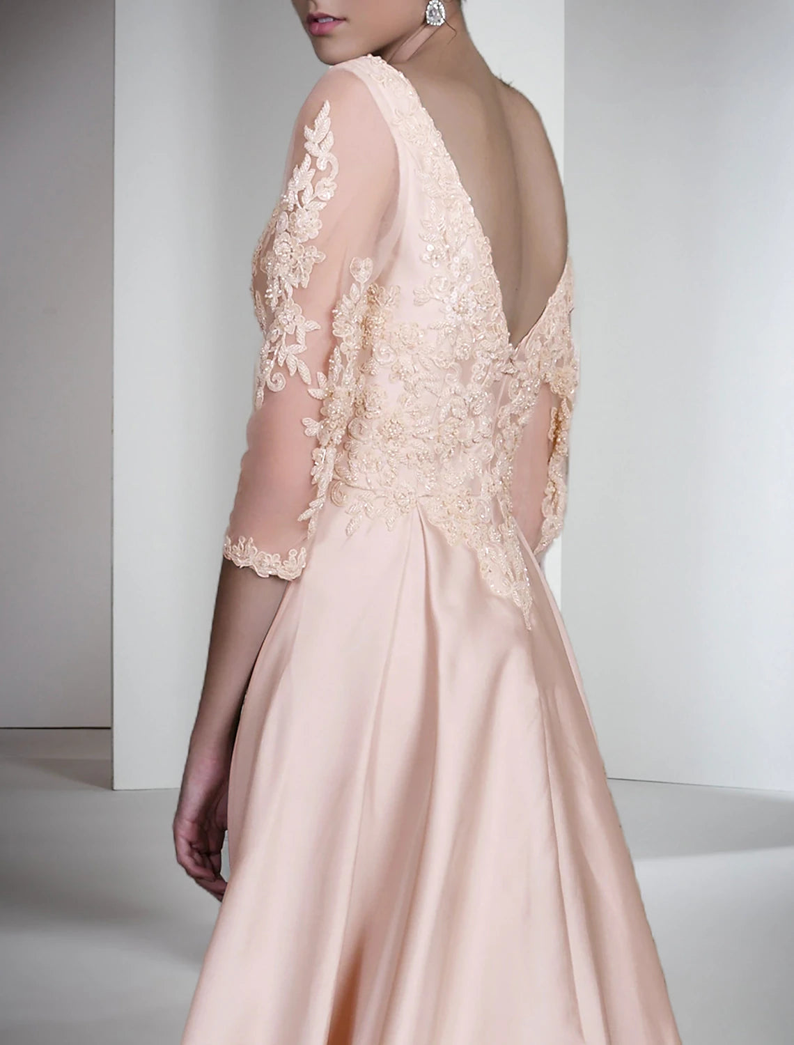 Sheath / Column Mother of the Bride Dress Formal Wedding Guest Elegant V Neck Sweep / Brush Train Satin Lace Sequined Half Sleeve with Appliques