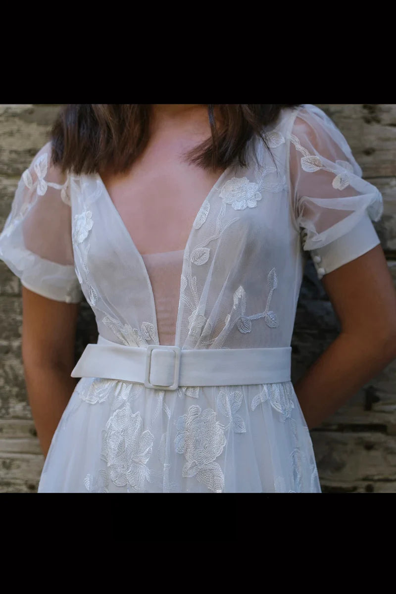 Buyishang Ethereal Tulle Plunging Neck Half Sleeve Long Bridal Gown