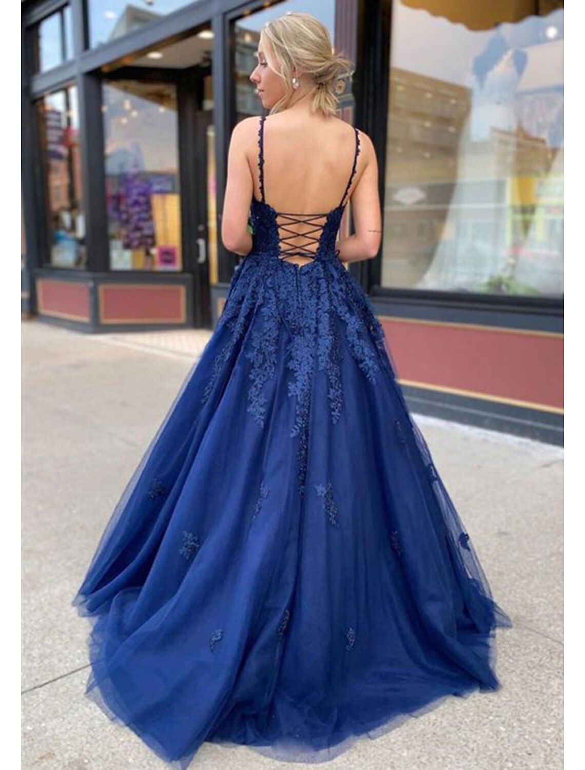 A-line/Princess V Neck Long/Floor-Length Lace Prom DressesA-line/Princess V Neck Long/Floor-Length Lace Prom Dresses