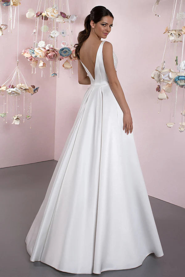 Buyishang A-Line Illusion Neck Sleeveless Floor-Length Satin Wedding Dress With Pleats