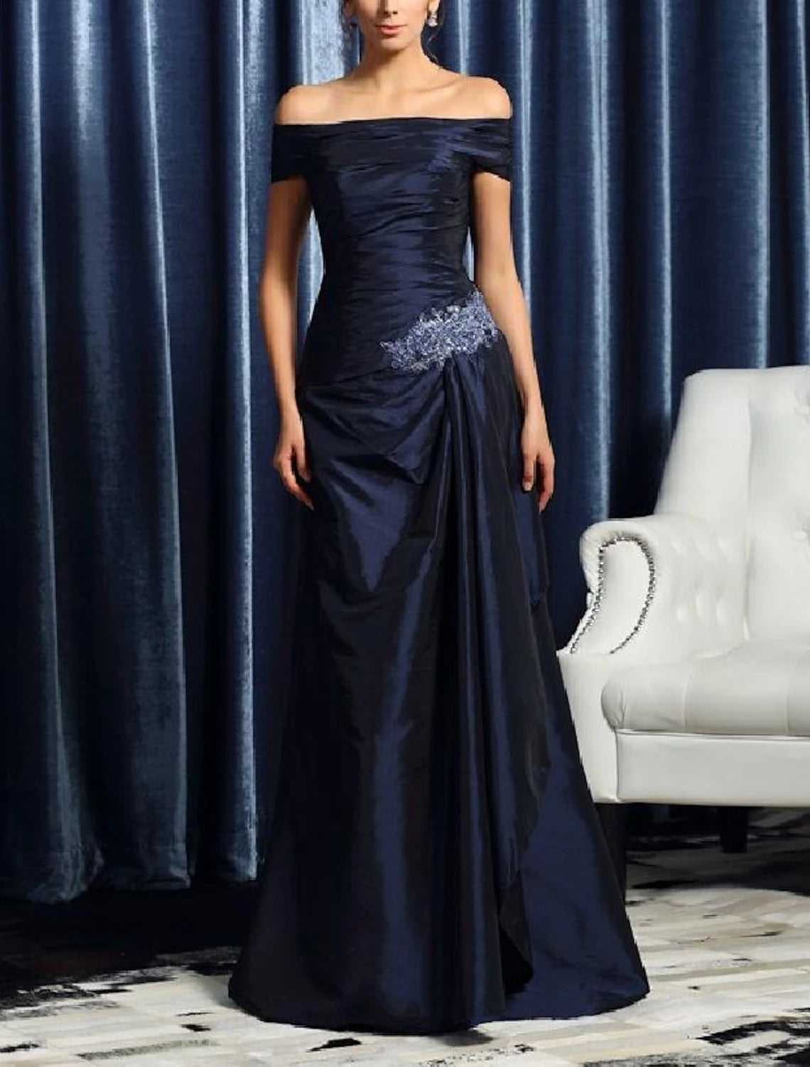 A-Line Mother of the Bride Dress Elegant & Luxurious Off Shoulder Sweep / Brush Train Satin Short Sleeve with Crystal Brooch Ruching