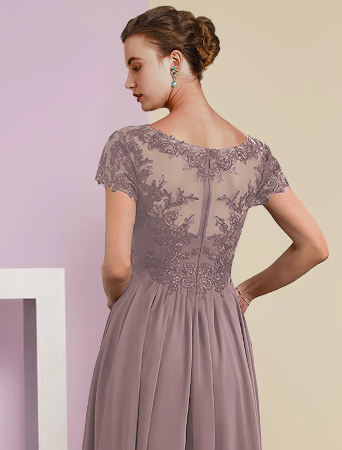 Sheath / Column Mother of the Bride Dress Elegant Bateau Neck Knee Length Satin Short Sleeve with Appliques Ruching