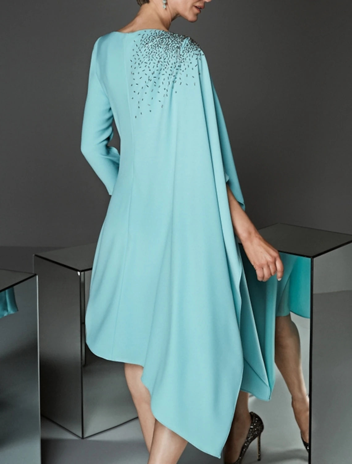 Sheath / Column Mother of the Bride Dress Plus Size Elegant Bateau Neck Knee Length Stretch Satin Half Sleeve with Beading