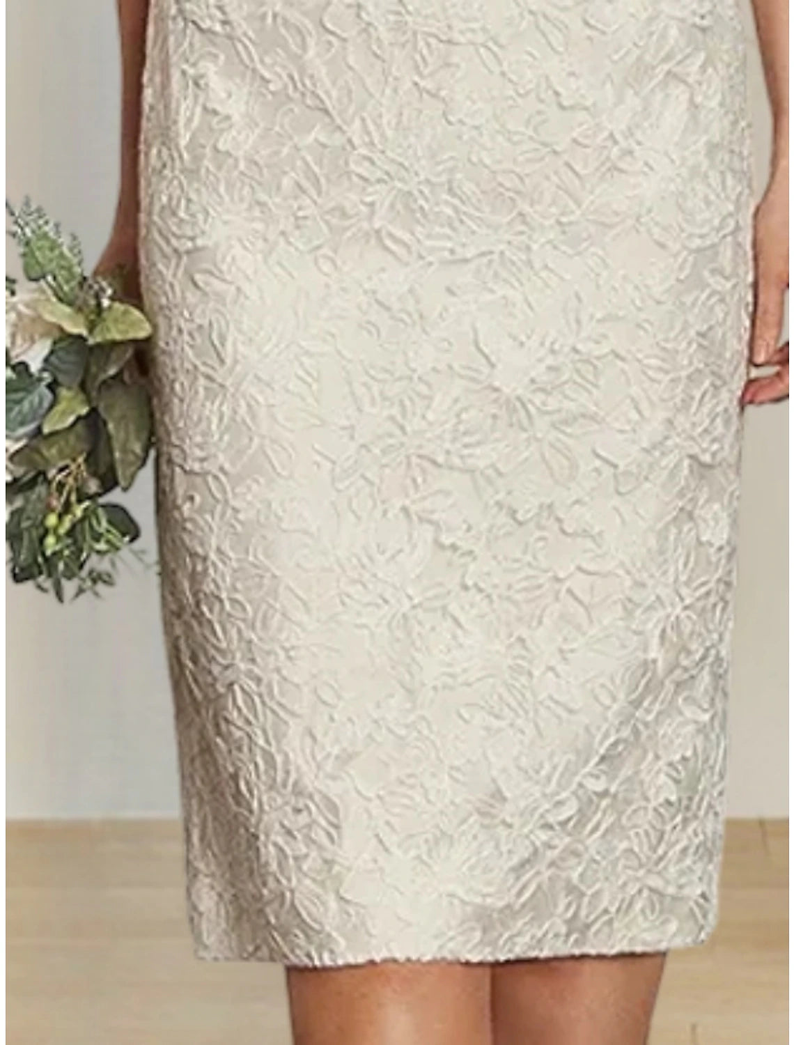 Sheath / Column Mother of the Bride Dress Little White Dresses Elegant Scoop Neck Knee Length Satin Lace Half Sleeve with Crystal Brooch