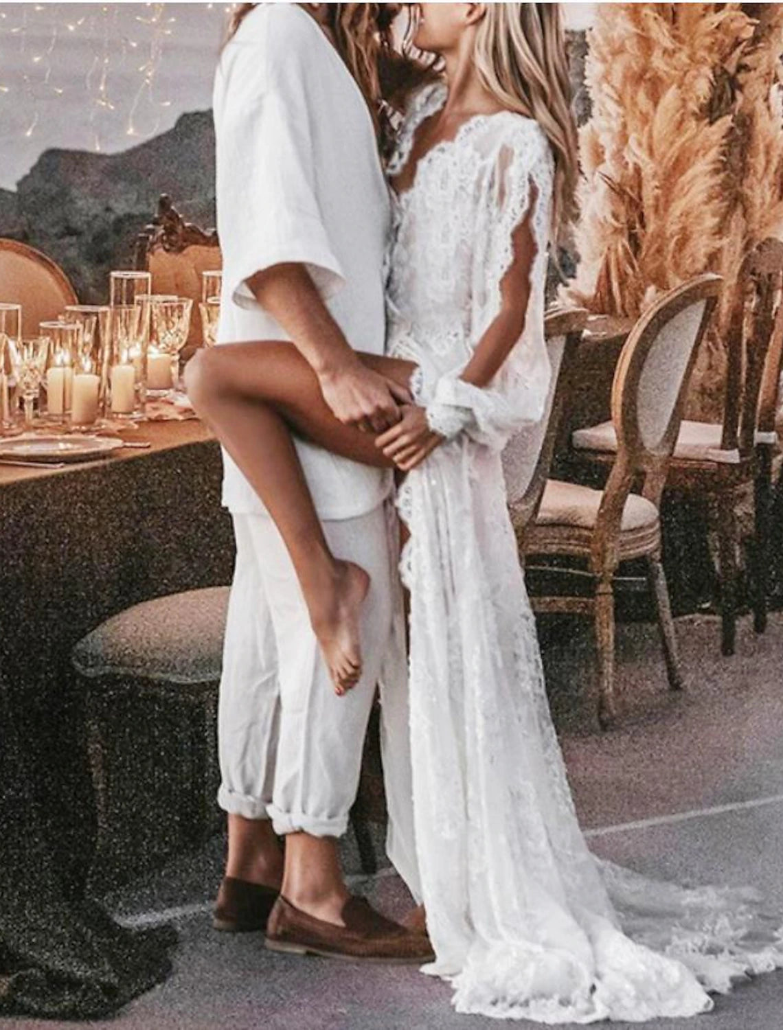 Buyishang Beach Sexy Boho Wedding Dresses A-Line V Neck Long Sleeve Sweep / Brush Train Lace Bridal Gowns With Appliques Split Front