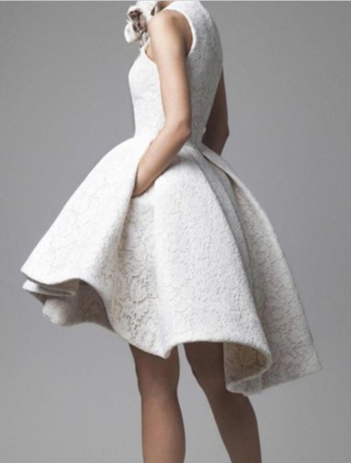 A-Line Hot White Cocktail Party Prom Dress Jewel Neck Sleeveless Short / Mini Polyester with Pleats Appliques