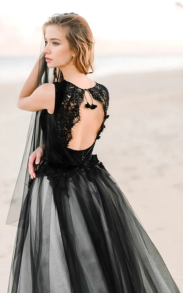 Buyishang A-Line Black and White Unique Fairy Beach Lace Tulle Square Neck Floor Wedding Dress with Keyhole Back