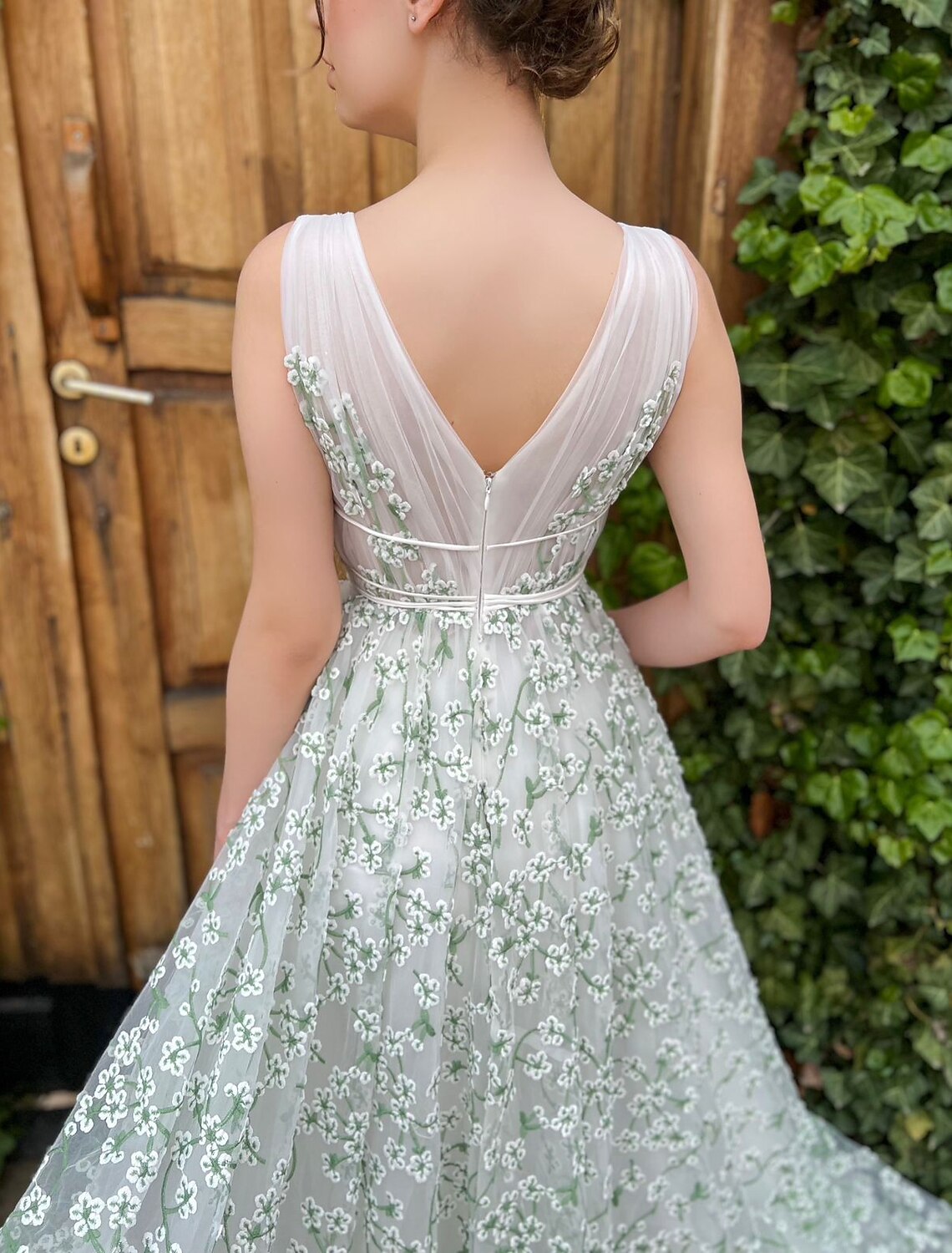 A-Line Evening Gown Floral Dress Wedding Sweep / Brush Train Sleeveless V Neck Tulle with Strappy