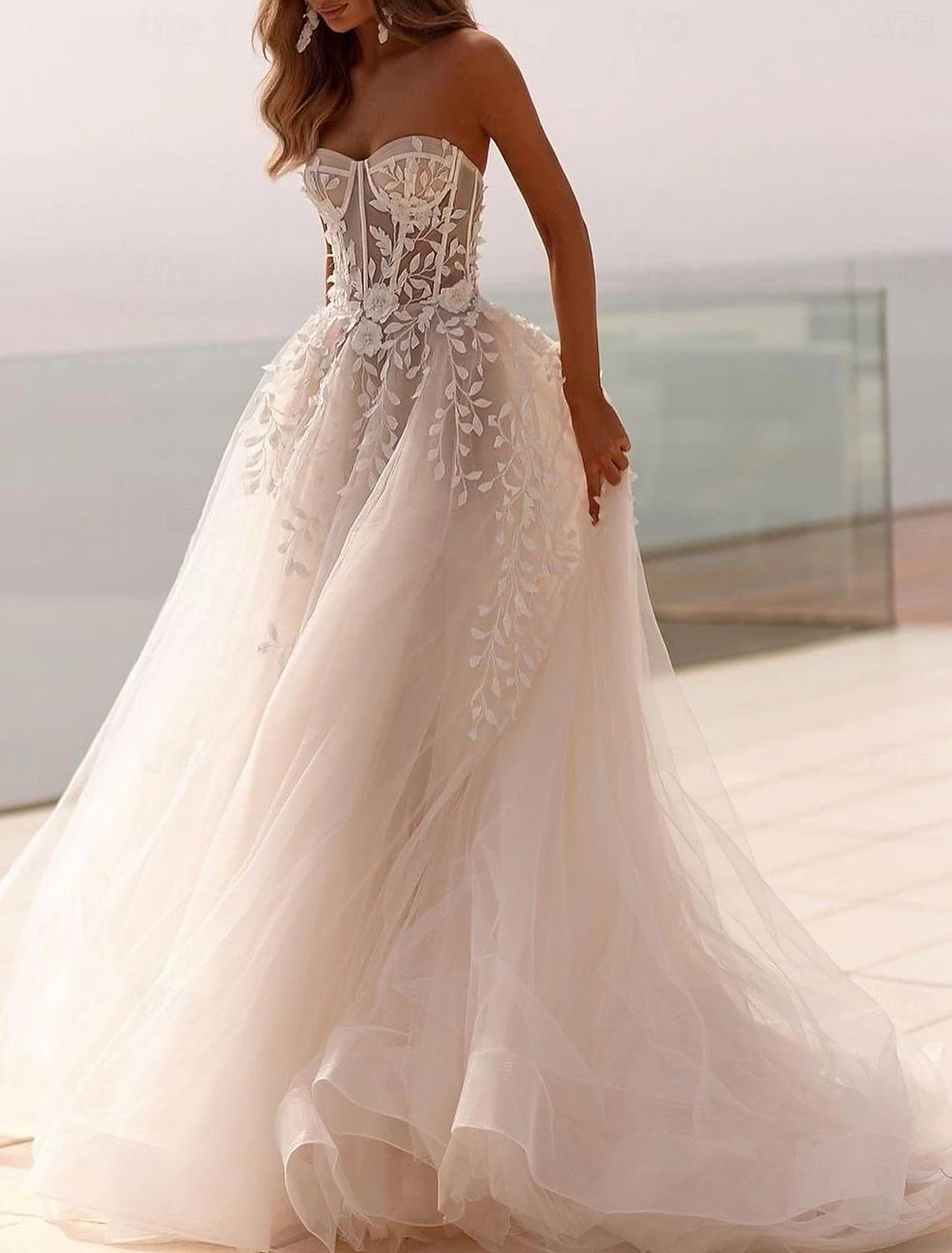 Buyishang Beach Open Back Formal Wedding Dresses Ball Gown Sweetheart Sleeveless Sweep / Brush Train Tulle Bridal Gowns With Appliques Solid Color