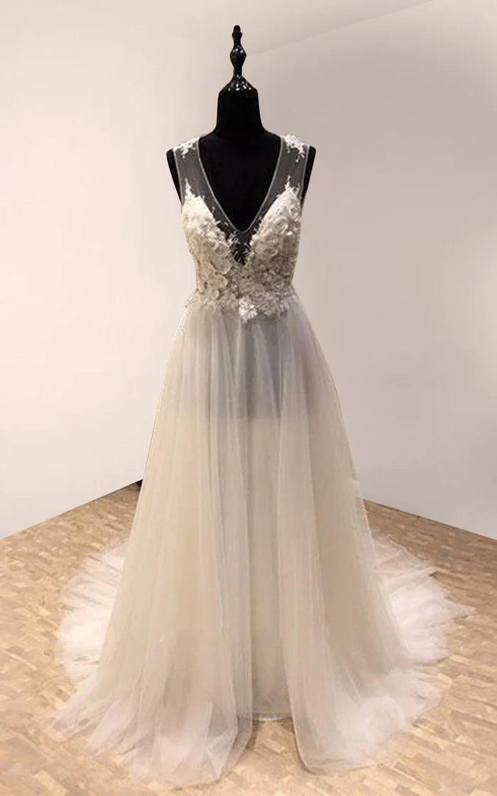 Buyishang Impressive V-neck Sleeveless Sweep Train Tulle Wedding Dress with Appliques