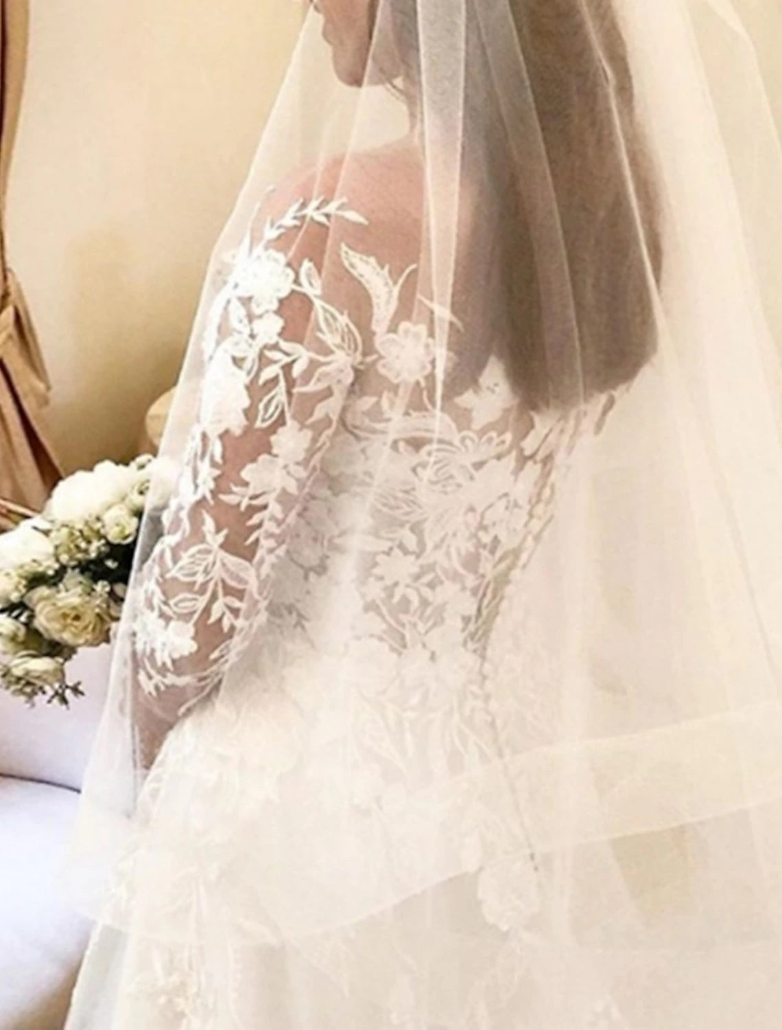 Buyishang Vintage Formal Wedding Dresses Ball Gown Off Shoulder Long Sleeve Chapel Train Lace Bridal Gowns With Buttons Appliques