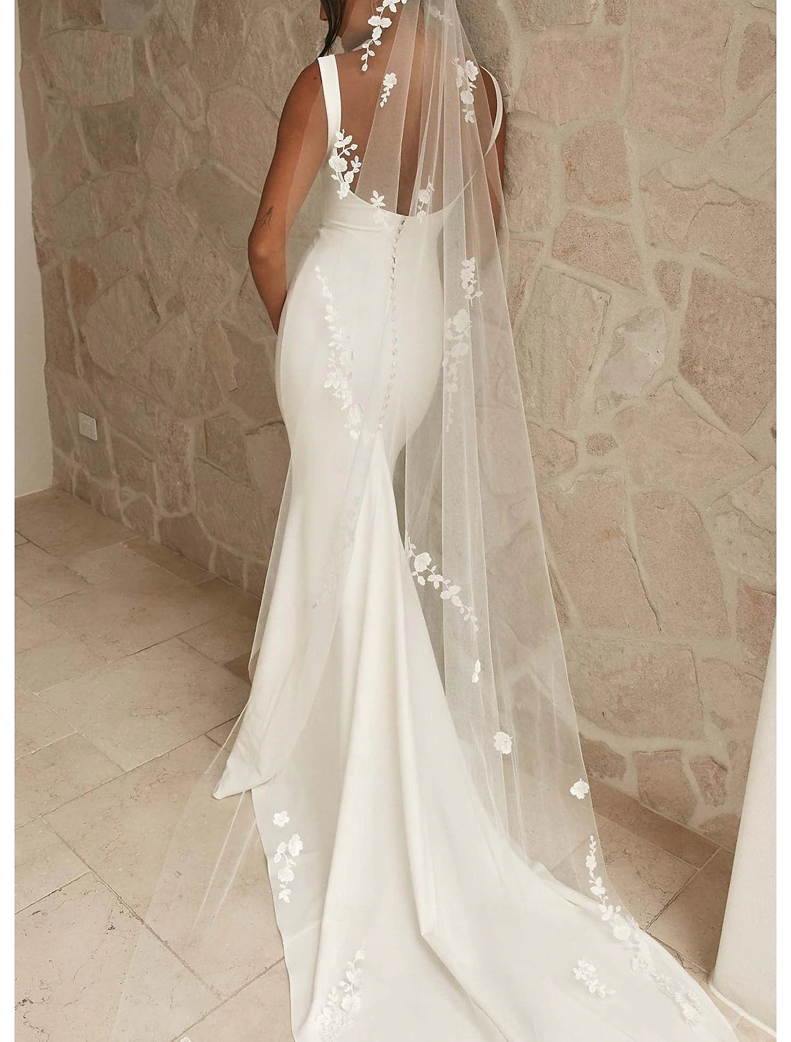 Buyishang Wedding Dresses Sheath Camisole Spaghetti Strap Court Train Satin Bridal Gowns With Beading Solid Color