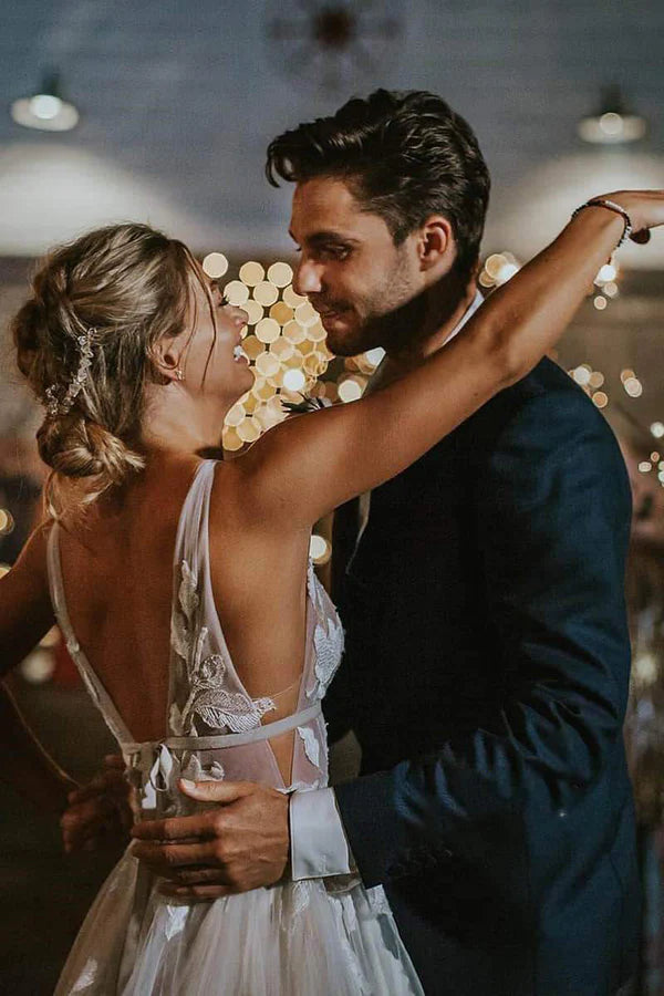 Buyishang Marvelous V-neck A-Line Wedding Dress Tulle Appliques Rustic Wedding Dress