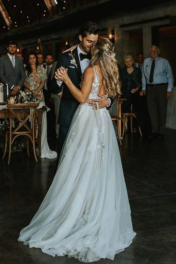 Buyishang Marvelous V-neck A-Line Wedding Dress Tulle Appliques Rustic Wedding Dress