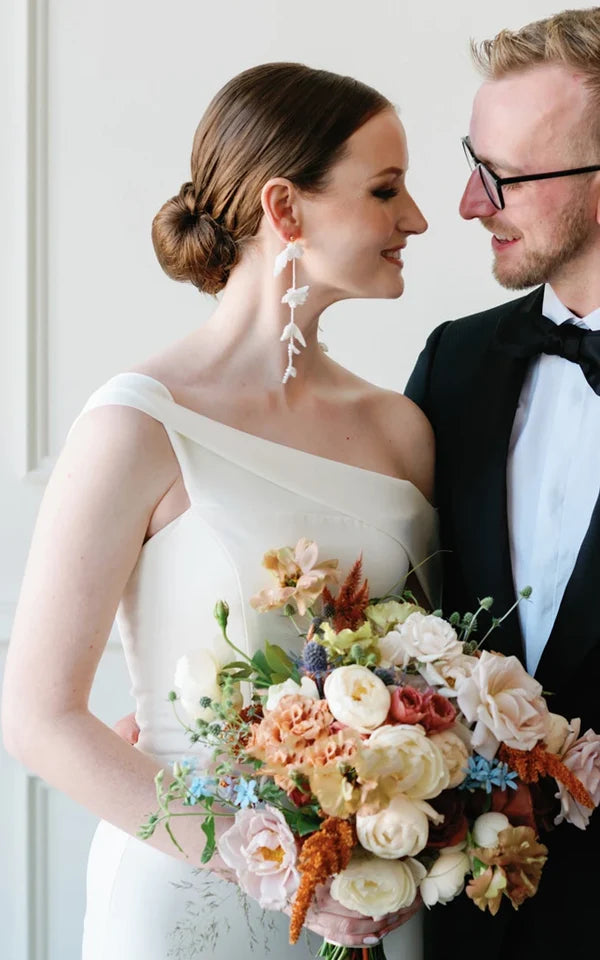 Buyishang Mermaid One-shoulder Satin Sexy Wedding Dress Sleeveless With Court Train