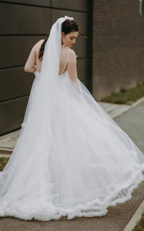 Buyishang Modern A Line Tulle Spaghetti Neckline Sleeveless Wedding Dress with Tiers