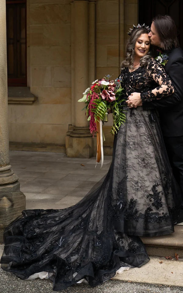 Buyishang Modern Gothic Boho Lace Black Wedding Dress Vintage Unique A-Line Long Sleeve Bridal Gown with Court Train