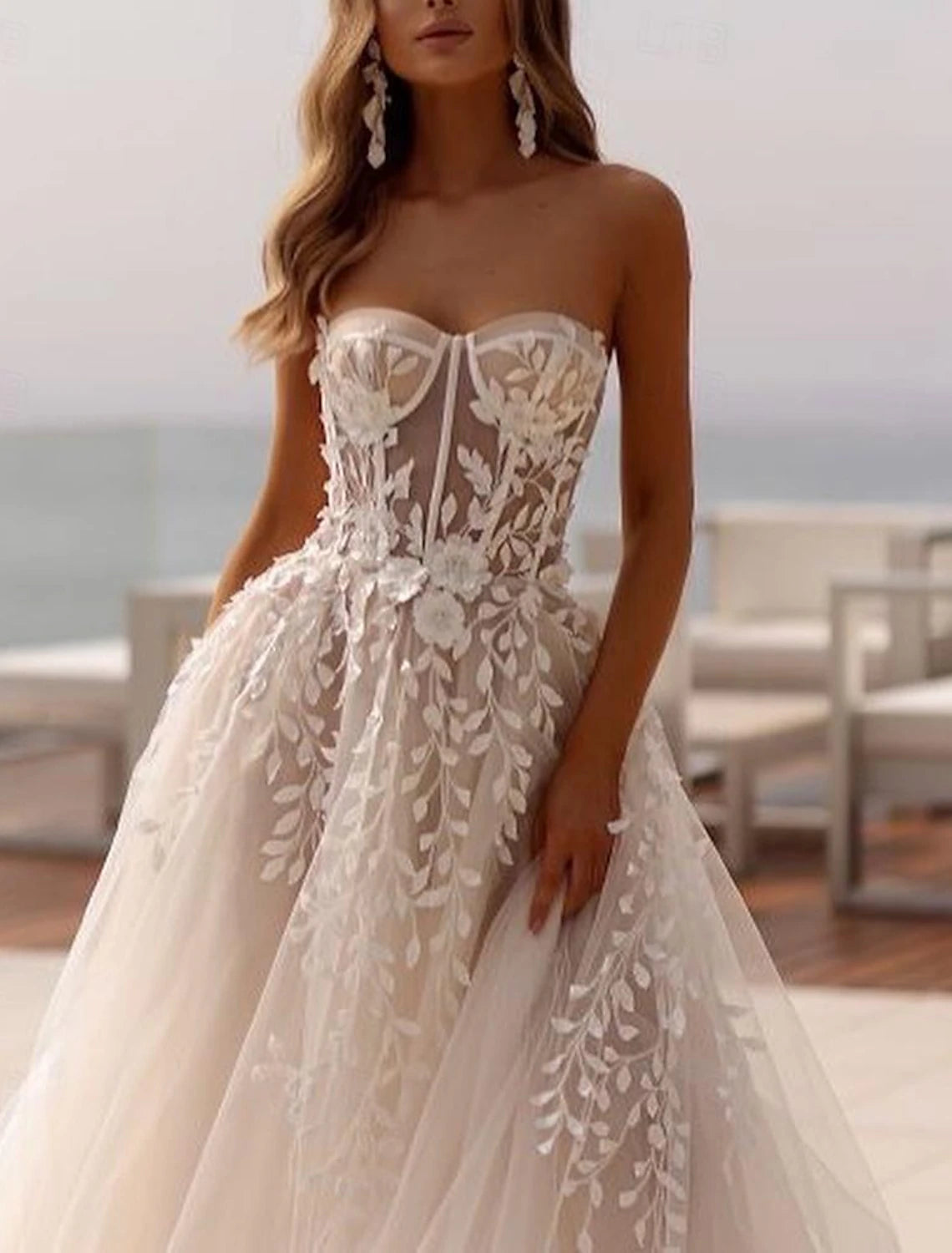 Buyishang Beach Open Back Formal Wedding Dresses Ball Gown Sweetheart Sleeveless Sweep / Brush Train Tulle Bridal Gowns With Appliques Solid Color