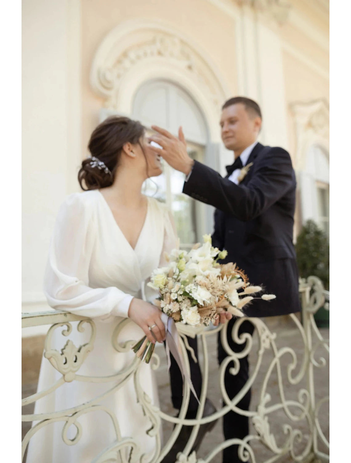 Buyishang Reception Little White Dresses Wedding Dresses A-Line V Neck Long Sleeve Ankle Length Chiffon Bridal Gowns With Solid Color