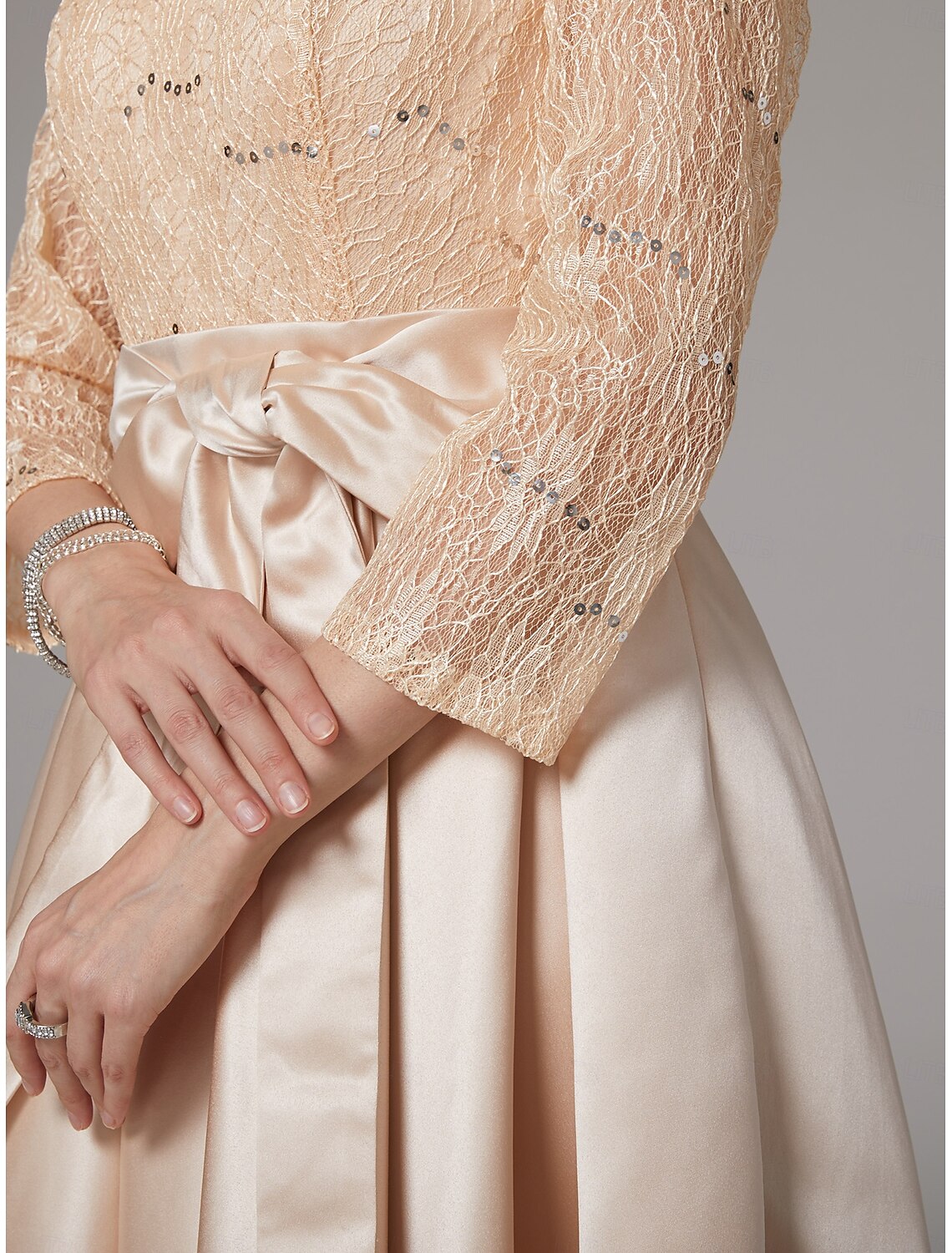 Buyishang A-Line Dress Mother of the Bride Dress Elegant Plus Size High Low Jewel Neck Asymmetrical Satin Lace 3/4 Length Sleeve with Sash / Ribbon Appliques