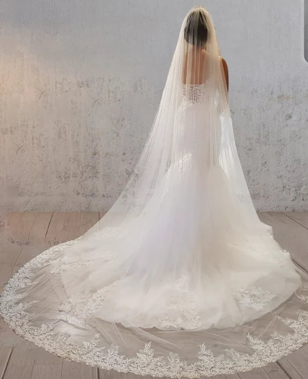 Buyishang Mermaid Long Mermaid Lace Wedding Dresses Tulle Straps with Appliques