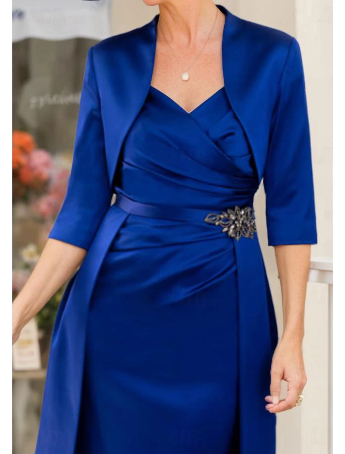 Buyishang Two Piece Mother of the Bride Dress Elegant Petite V Neck Knee Length Satin 3/4 Length Sleeve with Sash / Ribbon Ruching Solid Color free custom size