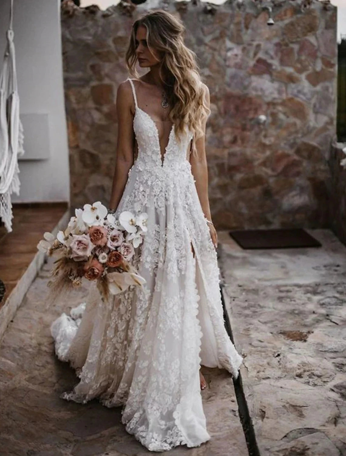 Buyishang Beach Sexy Boho Wedding Dresses A-Line Sweetheart Camisole Spaghetti Strap Court Train Lace Bridal Gowns With Appliques Split Front