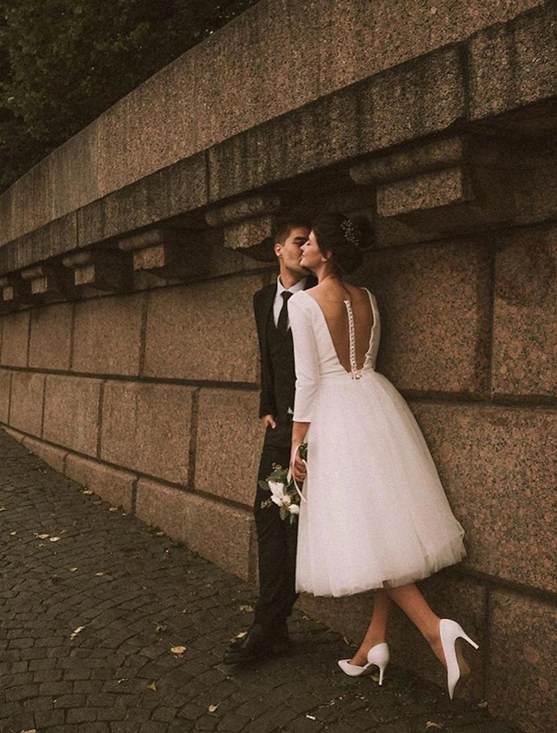 Reception Vintage 1940s / 1950s Little White Dresses Wedding Dresses A-Line V Neck Long Sleeve Tea Length Satin Bridal Gowns With Solid Color