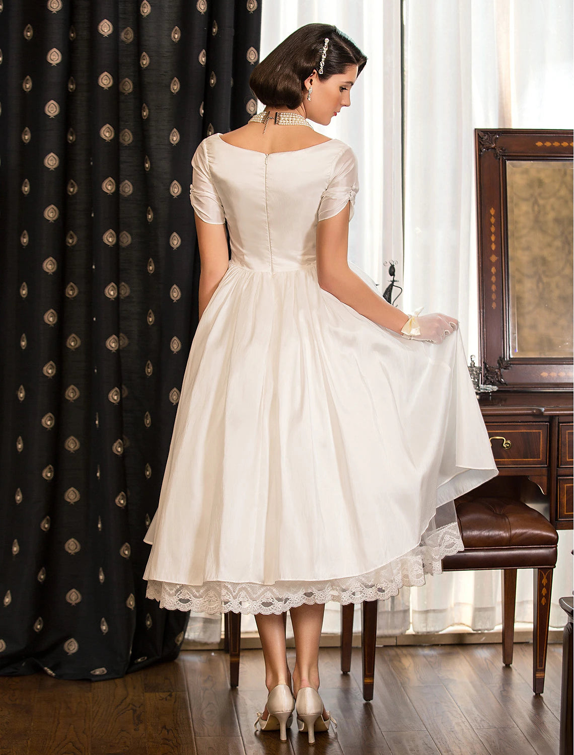 Buyishang Simple Wedding Dresses A-Line V Neck Sleeveless Sweep / Brush Train Satin Bridal Gowns With Pocket dress to impress