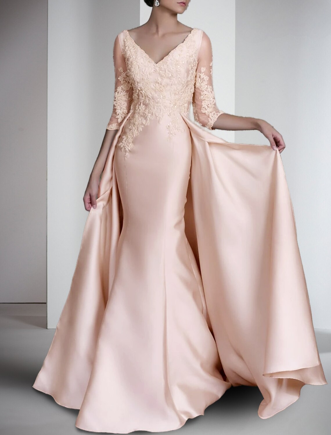 Sheath / Column Mother of the Bride Dress Formal Wedding Guest Elegant V Neck Sweep / Brush Train Satin Lace Sequined Half Sleeve with Appliques