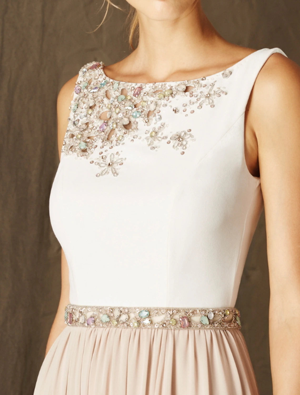 A-Line Mother of the Bride Dress Elegant Jewel Neck Floor Length Chiffon Sleeveless with Pleats Beading Split Front