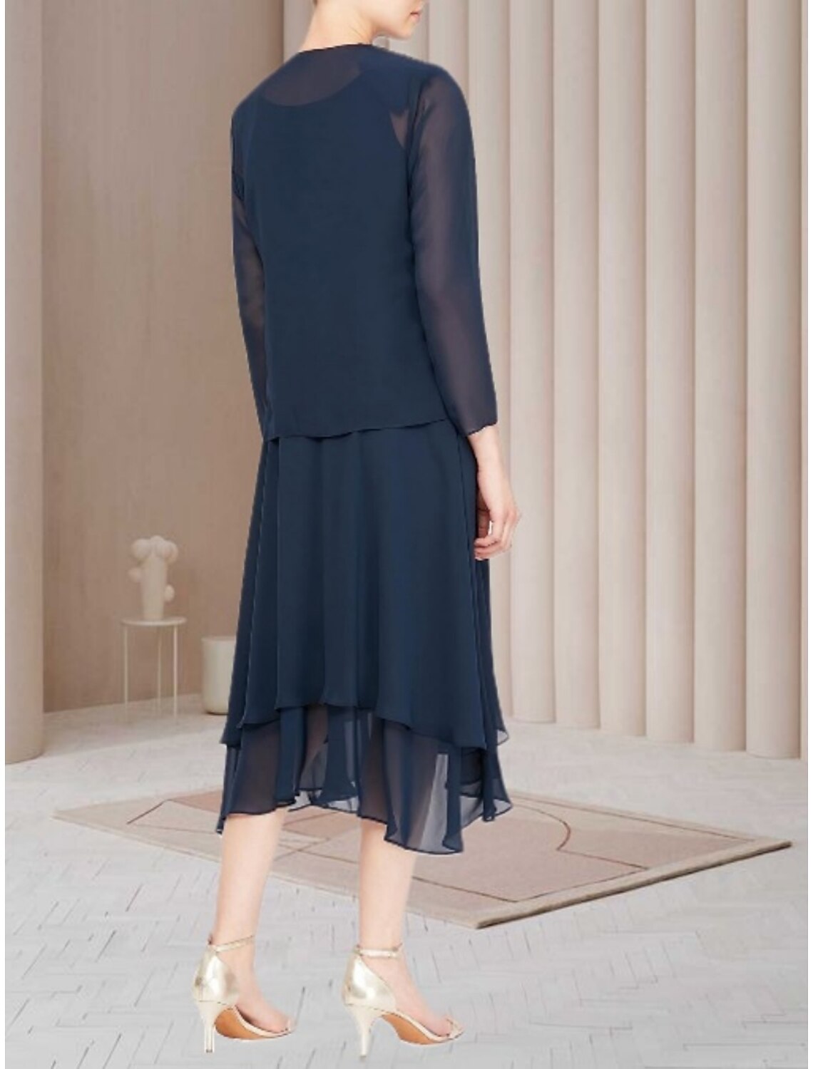 Sheath / Column Mother of the Bride Dress Wedding Guest Elegant Scoop Neck Knee Length Chiffon Long Sleeve with Sequin Ruching