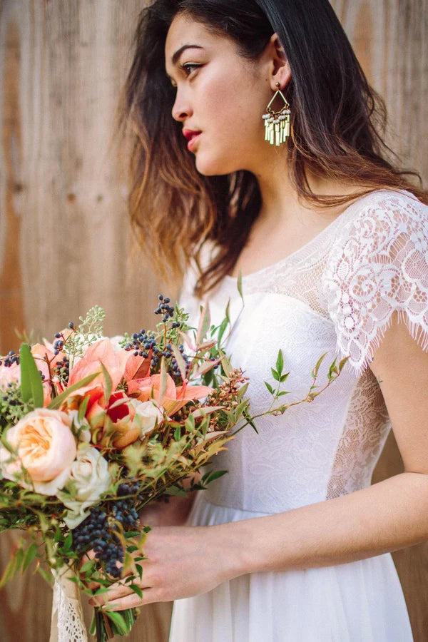 Buyishang Scoop Neck Short Sleeve A-Line Chiffon Wedding Dress With Lace Hem