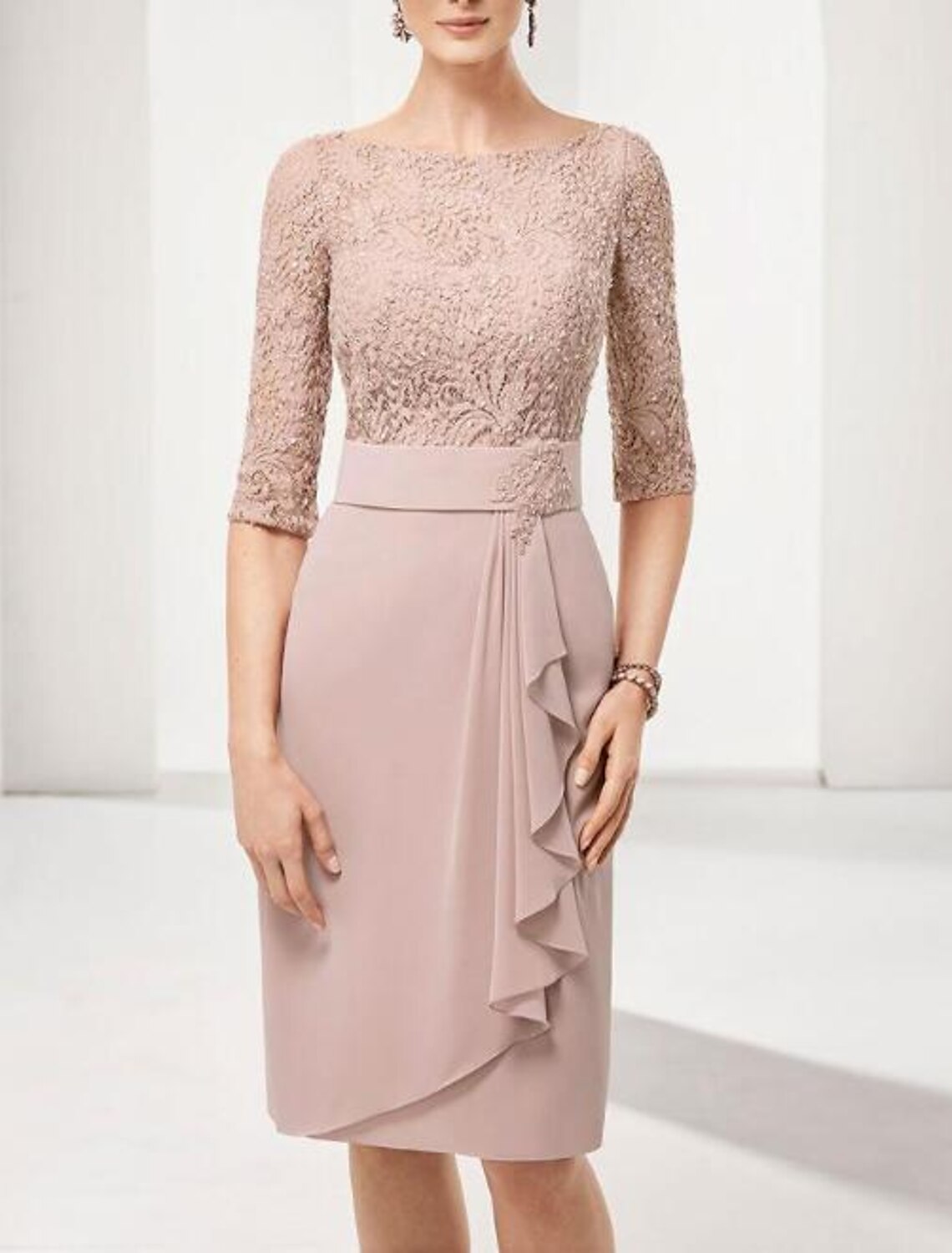 Sheath / Column Mother of the Bride Dress Sweet Jewel Neck Knee Length Chiffon Lace Half Sleeve with Side Draping