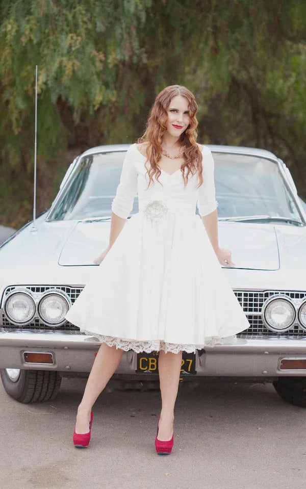 Buyishang Knee Length Wedding Dress With 3/4 Sleeves