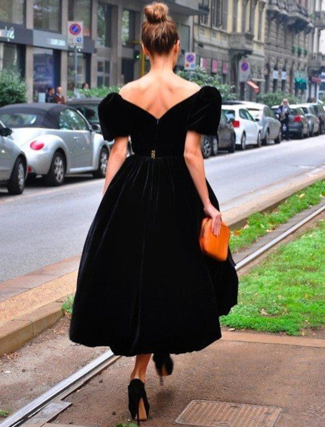 A-Line Cocktail Dresses Vintage Black Dress Plus Size Formal Velvet Halloween Tea Length Short Sleeve V Neck Fall Wedding Guest with Ruffles